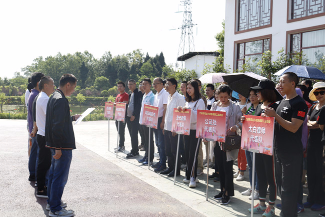 汗水与激情齐飞，荣誉与欢乐同在